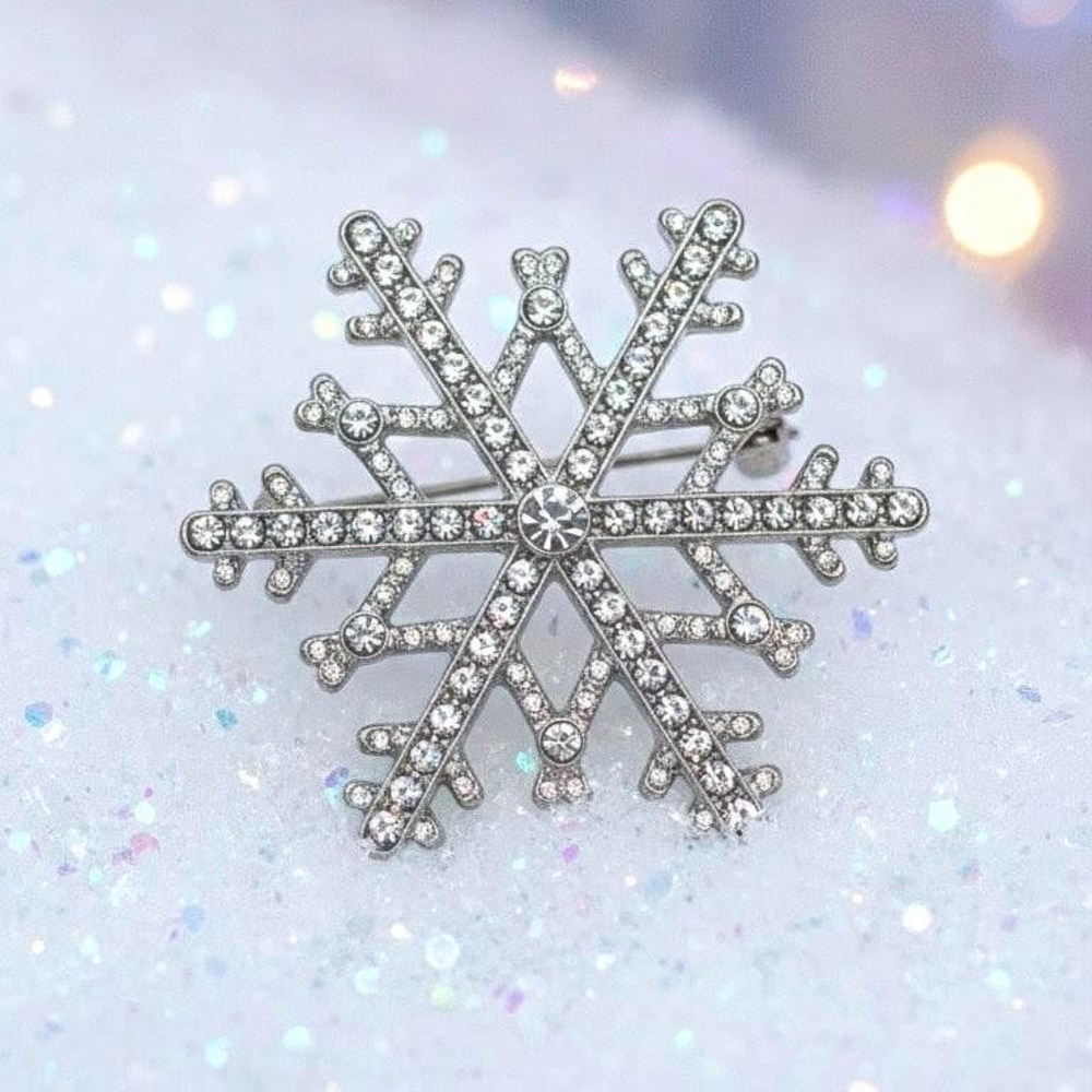 ❄️Sparkling Snowflake Brooch Pin Swarovski® Crystal Silver Overlay FREE Gift!🎁 - Picture 7 of 7